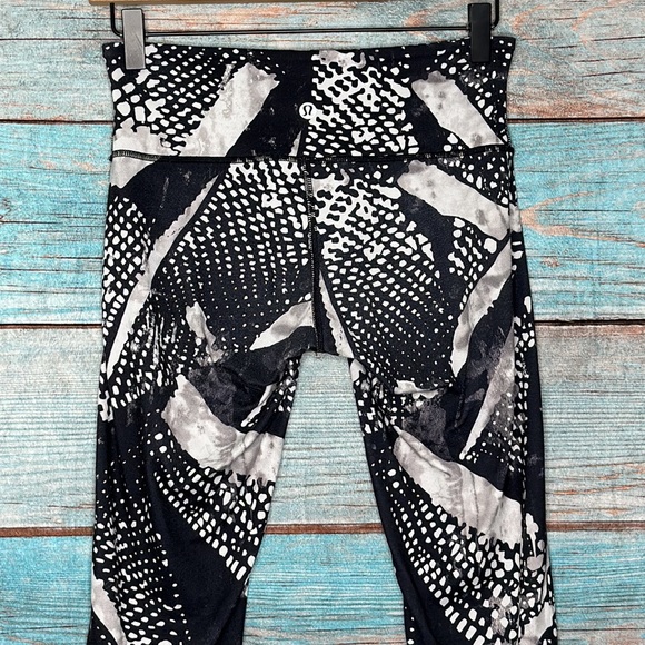 Lululemon Black White Leggings Pants Size 4 - Picture 2 of 7